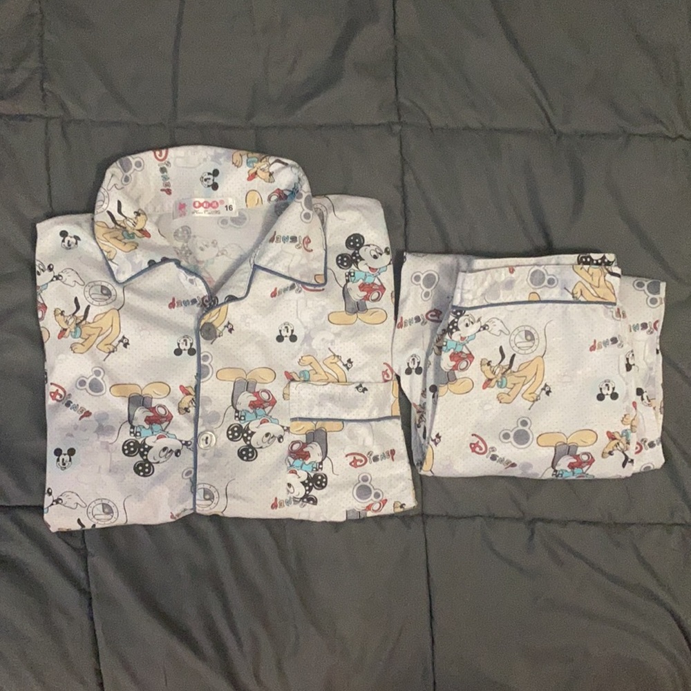 NWOT Kids Disney Mickey Mouse & Pluto Pajama Set
